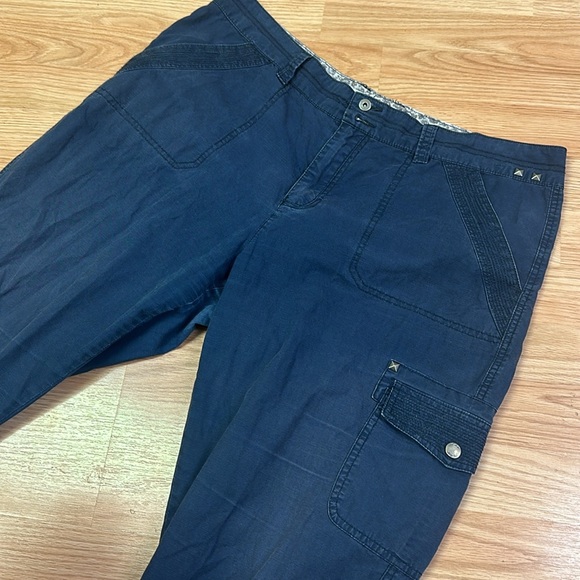 Denver Hayes Navy Cargo Capris 💙 - Picture 4 of 7